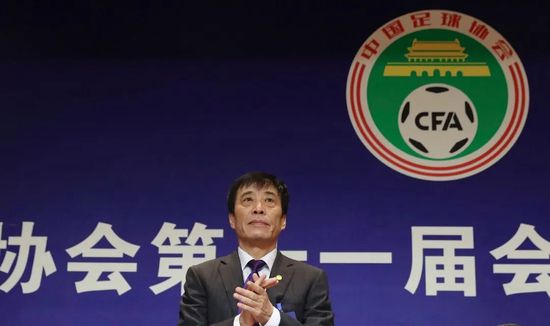 同时本片的;主角萌宠小狗;果汁儿，十分聪明有灵性，更是诸多影视热门作品里的常客，曾在《心花怒放》、《恶棍天使》等作品中，都有令人惊艳的表现，被称为;狗界一哥